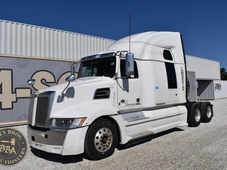 2020-western-star-5700xe-image-8