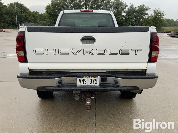 2004-chevrolet-silverado-2500-image-6