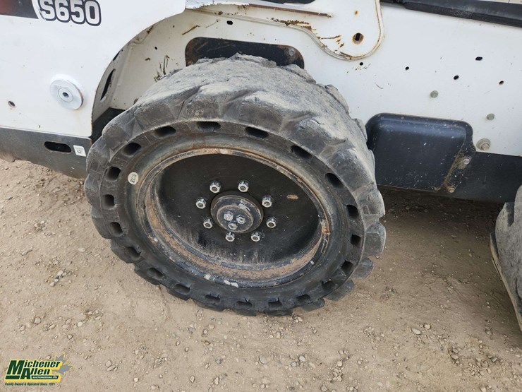 2010-bobcat-s650-image-33
