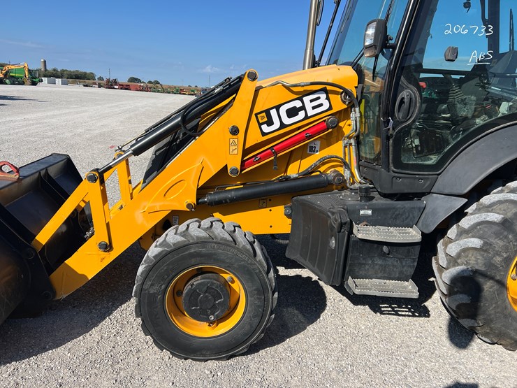 2019-jcb-3cx-image-5