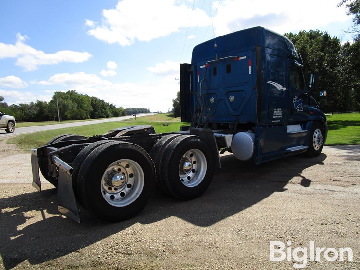 2016-freightliner-cascadia-125-image-5