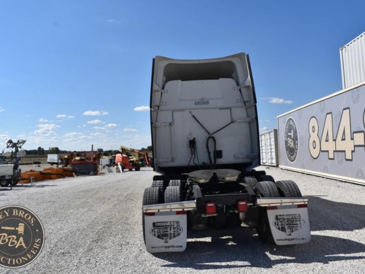 2020-western-star-5700xe-image-25