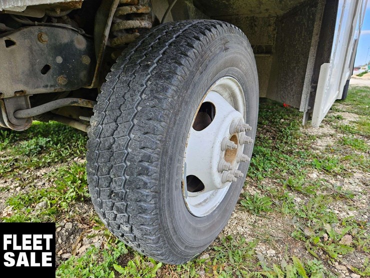 non-operable-2015-ford-e-series-s/a-step-van-image-11