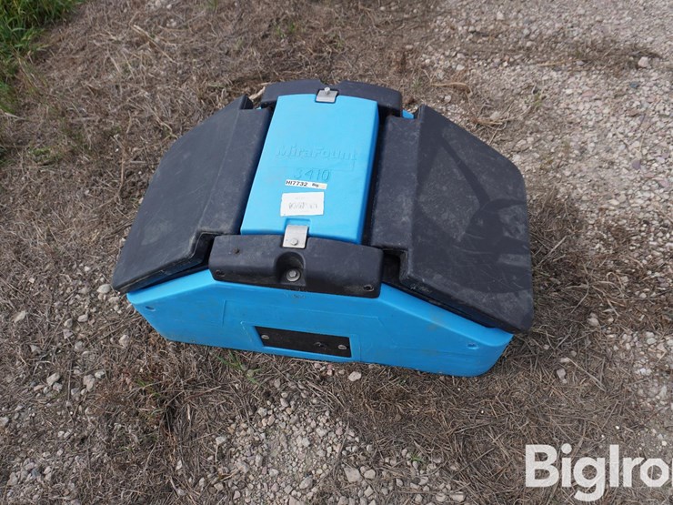 mirafount-3410-two-hole-hog-waterer-image-2
