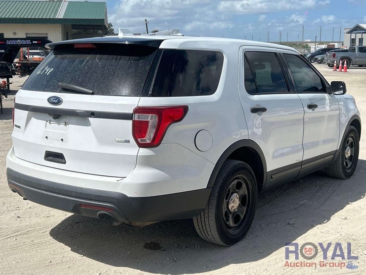 2016-ford-explorer-image-3