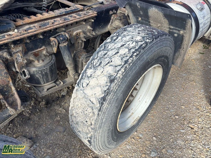 non-operable-2016-freightliner-cascadia-t/a-day-cab-tractor-image-5