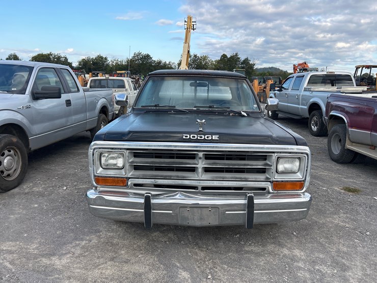 1990-dodge-d150-image-2