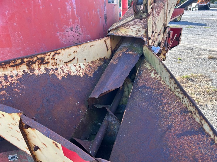new-holland-358-image-7