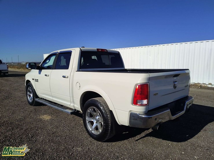 2017-ram-1500-laramie-image-2