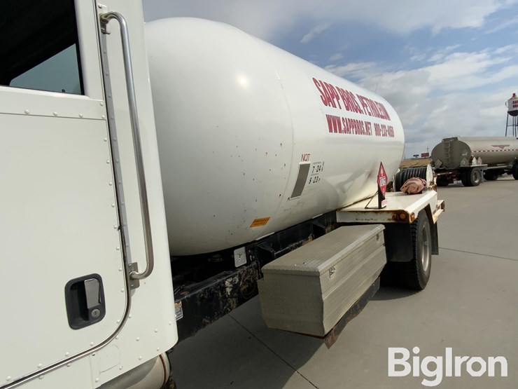 2010-peterbilt-335-image-17