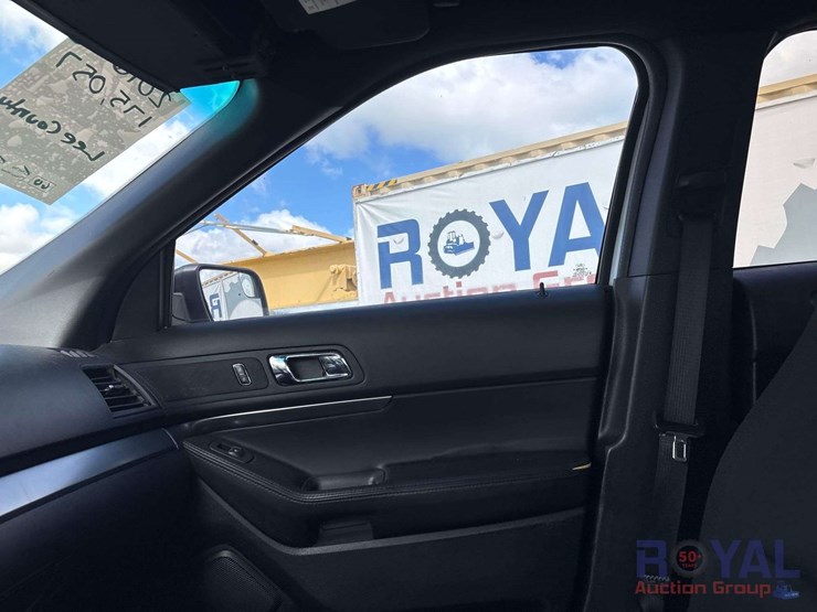 2016-ford-explorer-image-12