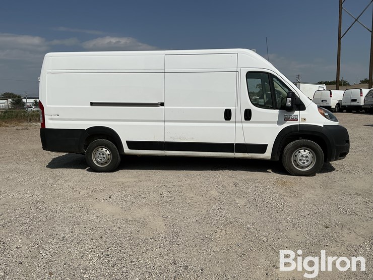 2021-dodge-3500-image-4