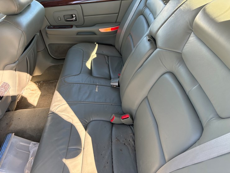 #118-•-1997-cadillac-deville-(wi-title)-image-24