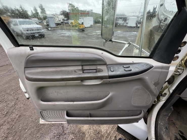 2000-ford-f650-image-26