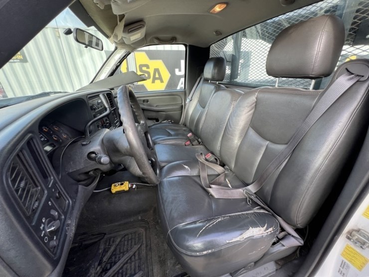 2006-chevrolet-silverado-3500-image-22