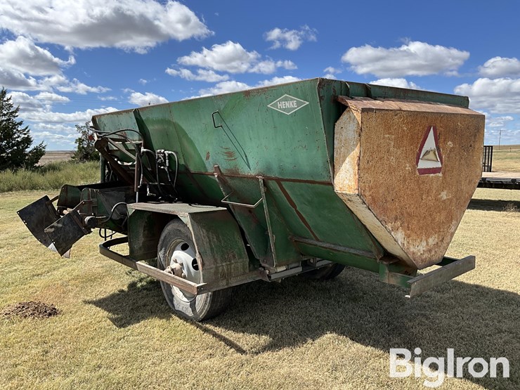 henke-b240-feeder-wagon-image-7
