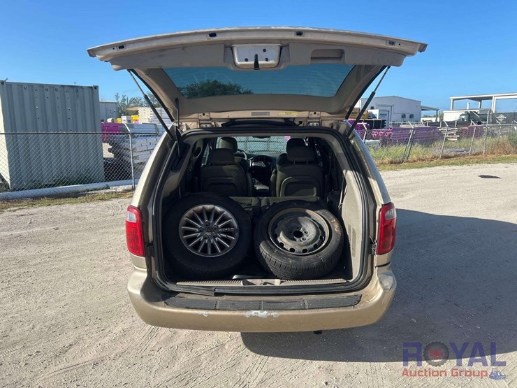2003chrysler-town-&amp;-country-van-image-30