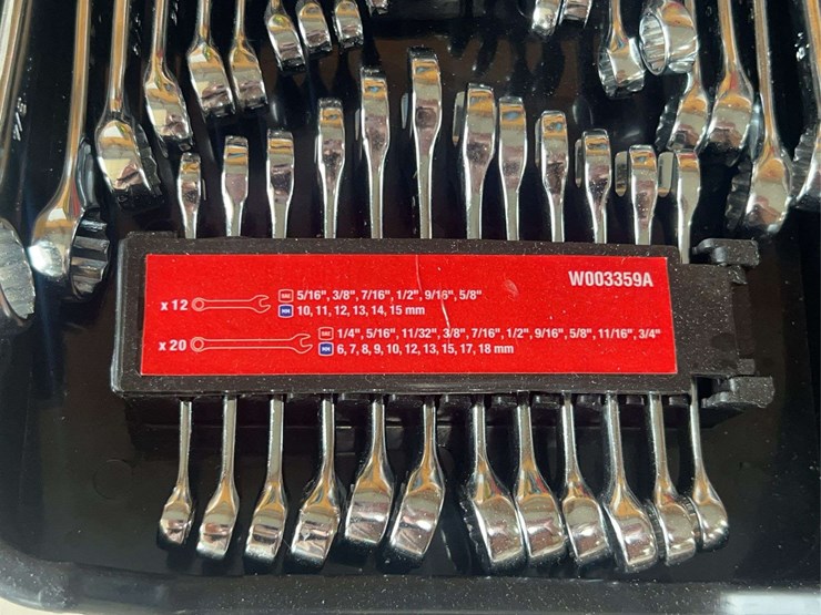 socket-and-ratchet-&-wrench-set-image-3