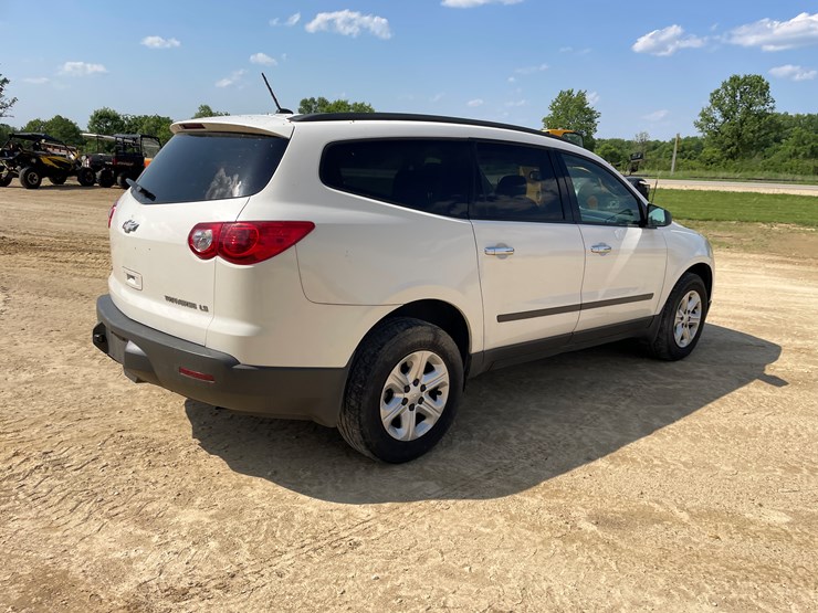 2012-chevrolet-traverse-ls-image-5