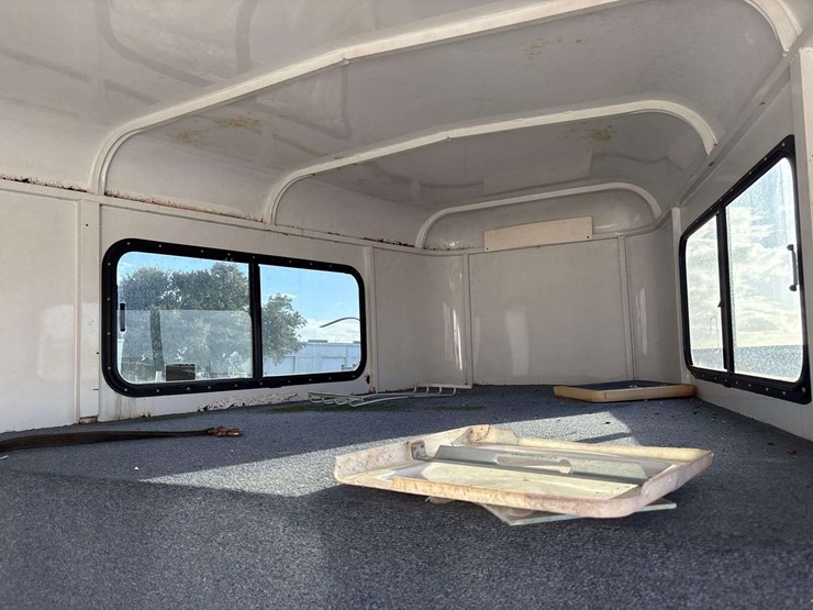1996-parker-trailers-travalong-t/a-gooseneck-livestock-trailer-image-9