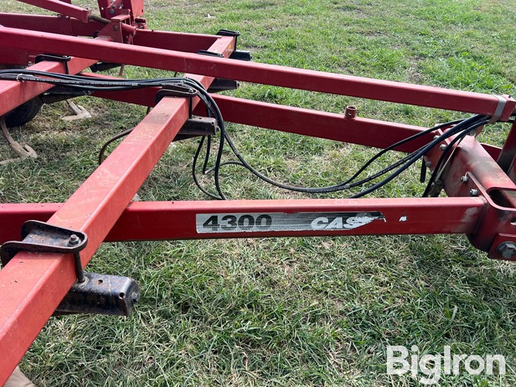 case-ih-4300-image-12