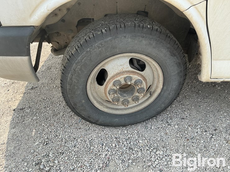 2022-chevrolet-express-g3500-image-17