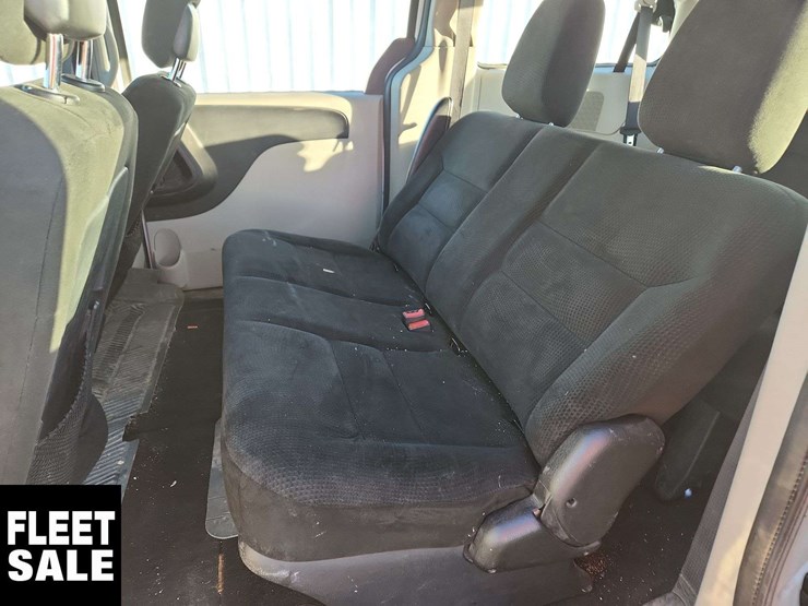 2015-dodge-grand-caravan-image-14