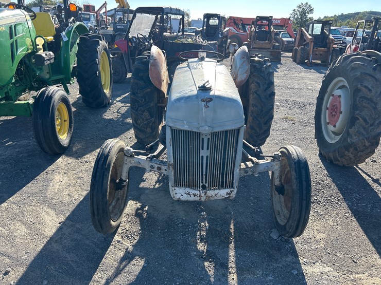 ford-tractor-image-2