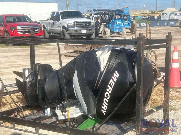 mercury-gasoline-outboard-boat-engine-image-3