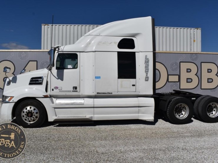 2020-western-star-5700xe-image-13