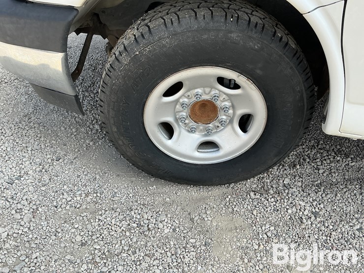 2019-chevrolet-express-3500-image-17