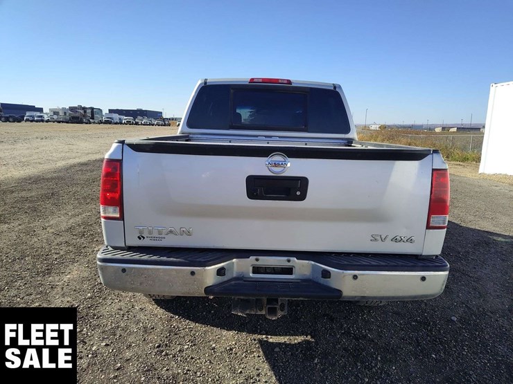 2015-nissan-titan-image-21