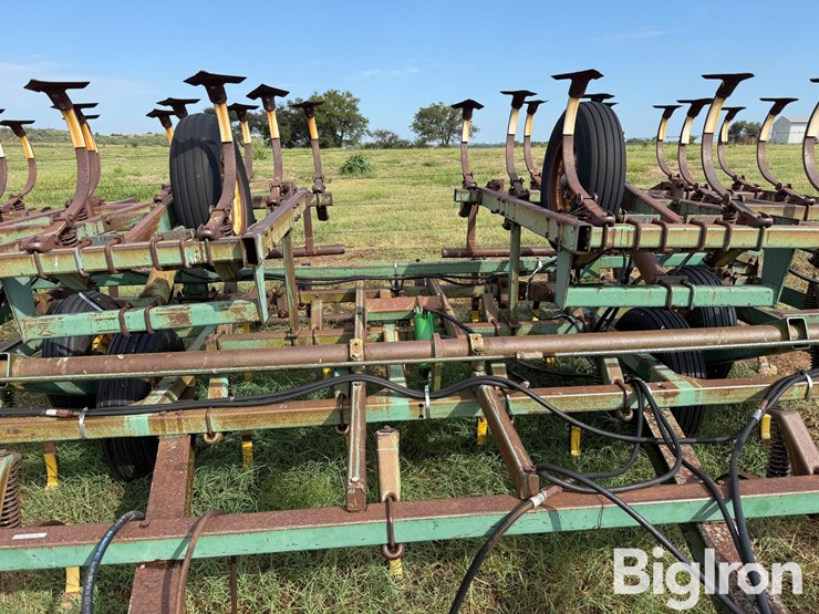 john-deere-1010-image-12