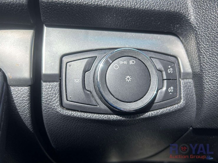 2016-ford-explorer-image-15