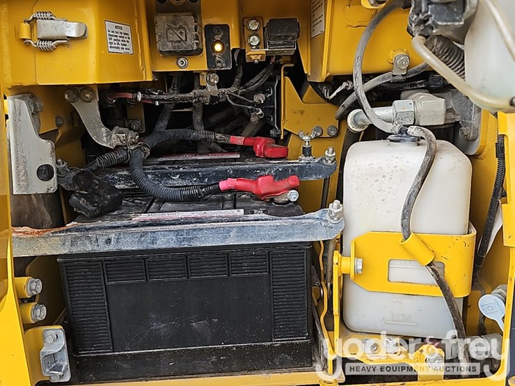 2021-komatsu-d39pxi-24-image-24