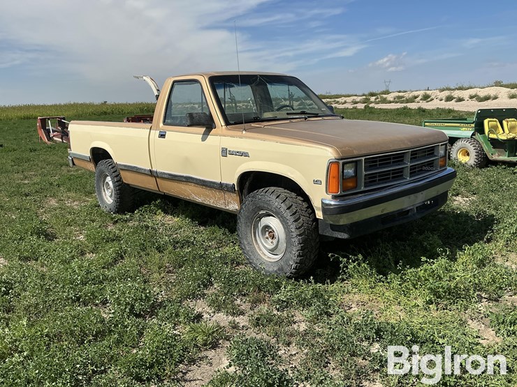 1987-dodge-dakota-image-3