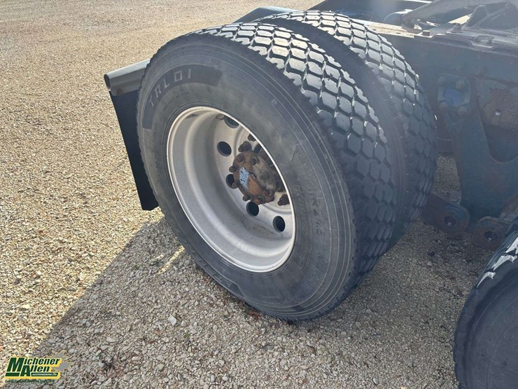 2013-kenworth-w900-image-11