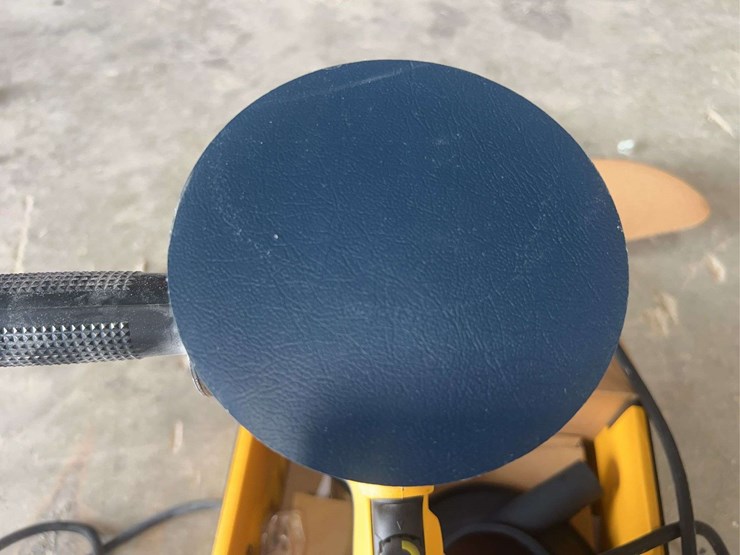 dewalt-5”-disc-sander-(dwe6401ds)-image-4