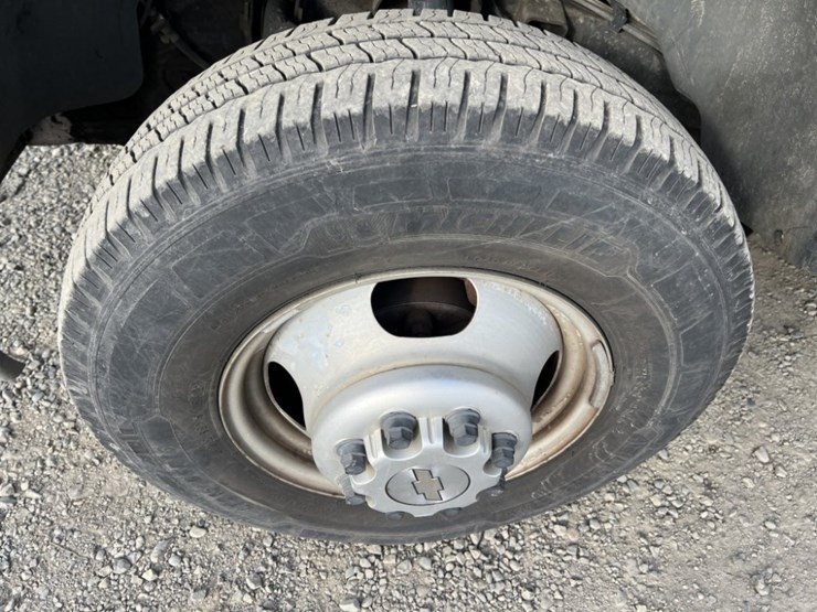 2006-chevrolet-silverado-3500-image-14