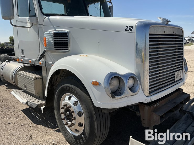 2011-freightliner-coronado-132-image-11