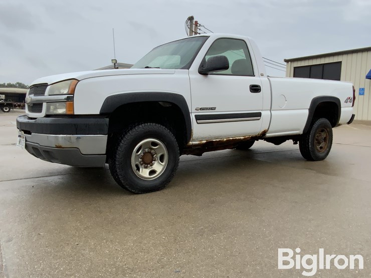 2004-chevrolet-silverado-2500-image-1