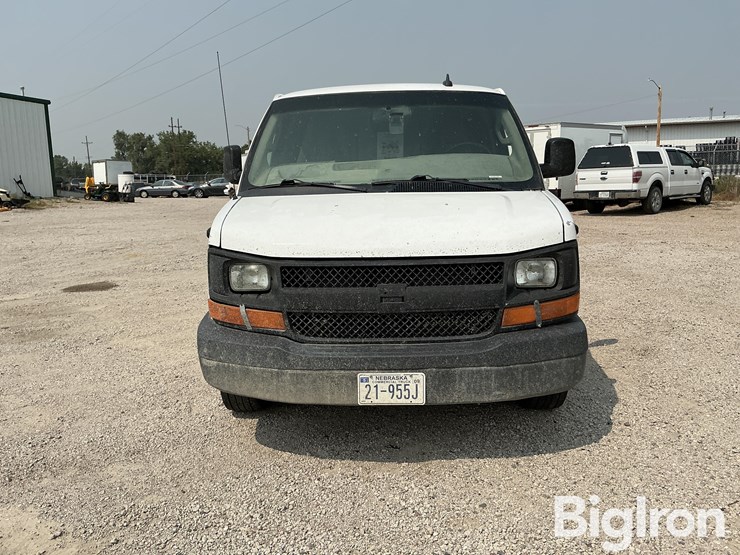 2017-chevrolet-express-g3500-image-2