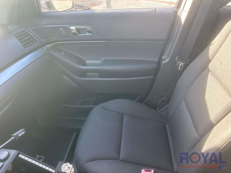 2016-ford-explorer-image-16