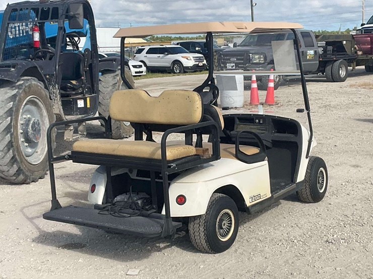 club-car-electric-golf-cart.-image-3