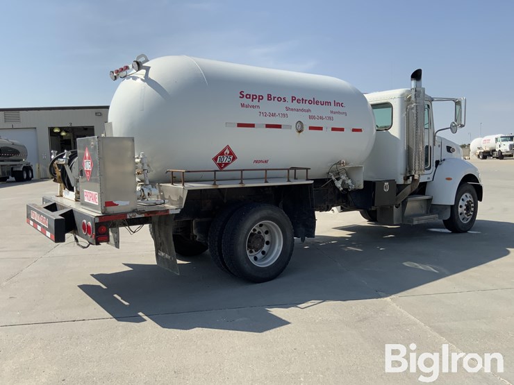 2010-peterbilt-335-image-5
