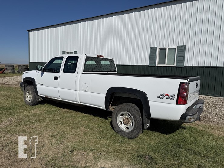 2006-chevrolet-2500hd-image-3