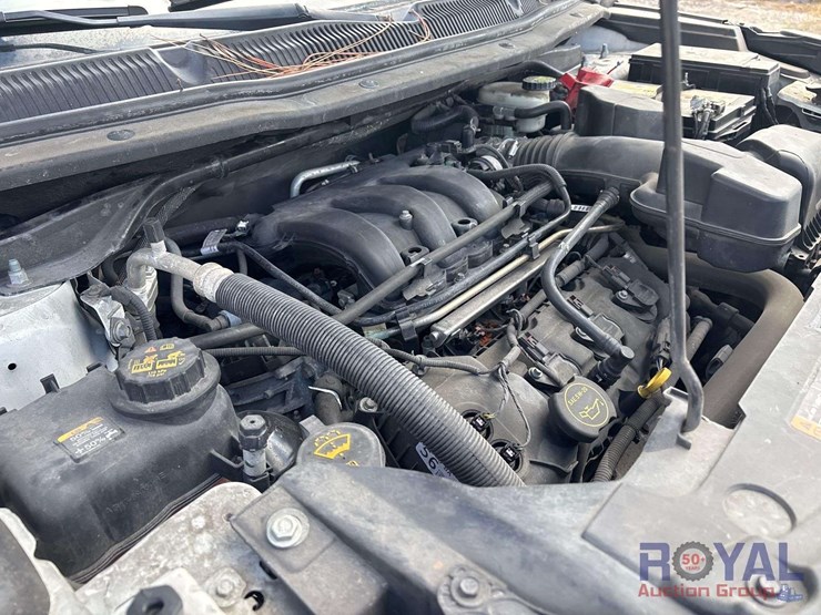2016-ford-explorer-image-14