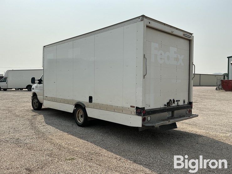 2021-ford-e450-image-7