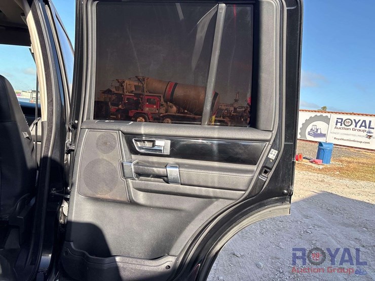 2011-land-rover-lr4-image-22