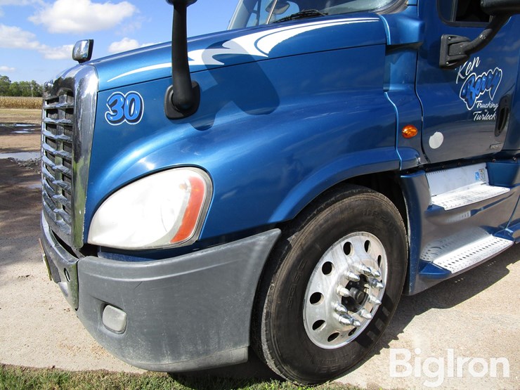 2016-freightliner-cascadia-125-image-15